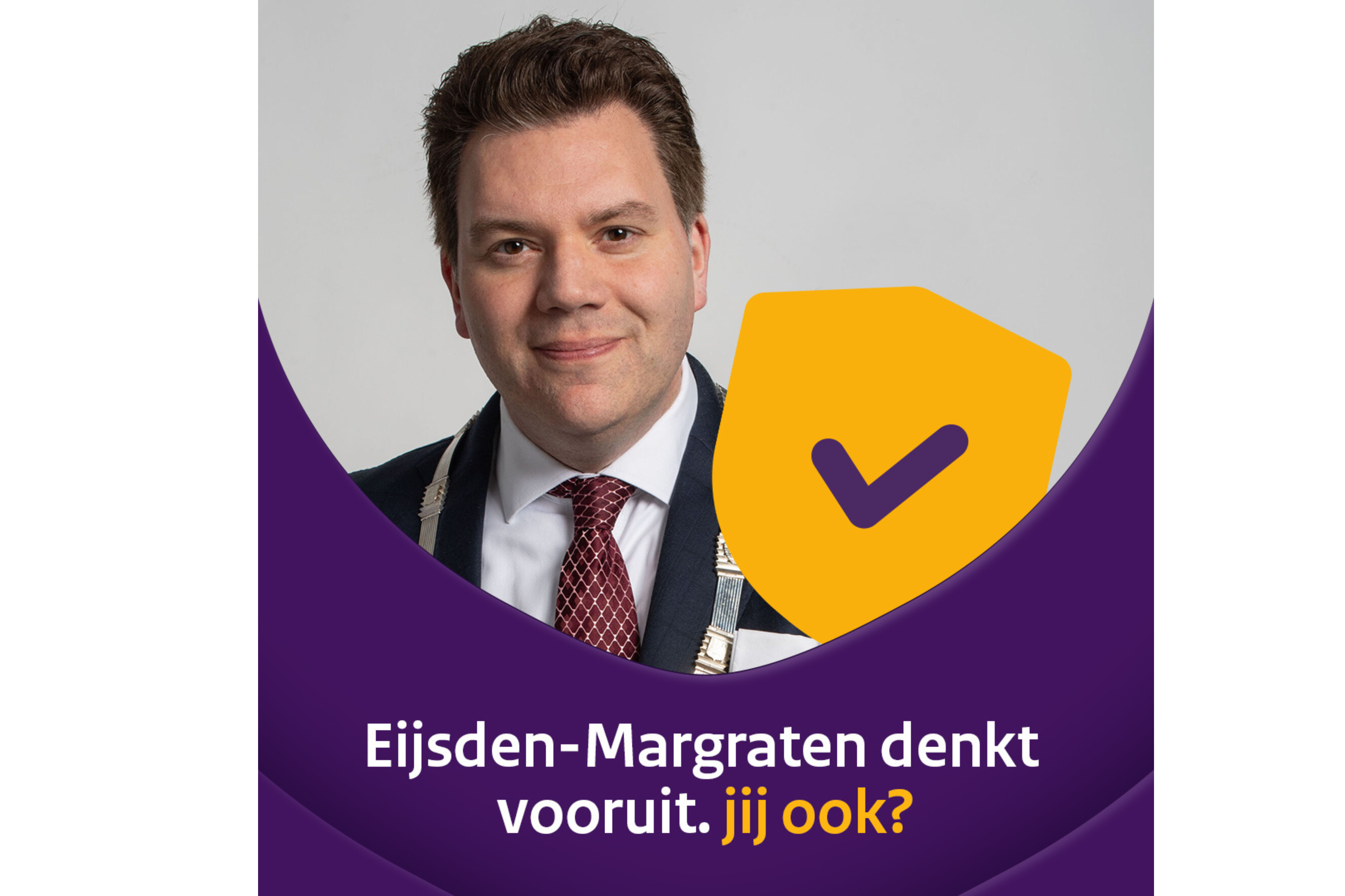 burgemeester Alain Krijnen  met een geel embleem waarin een paarse v staat
